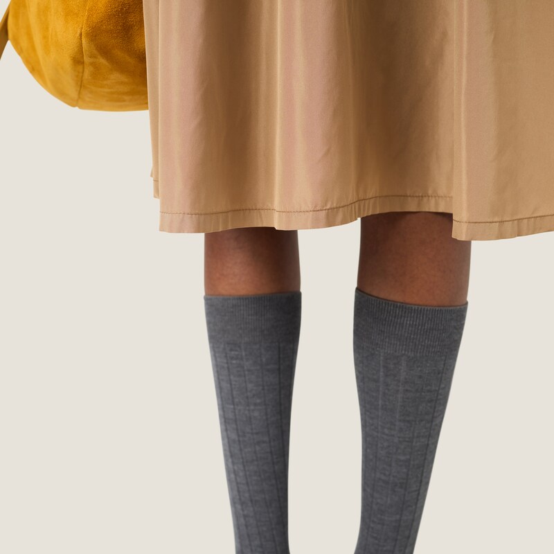 Robe en soie technique