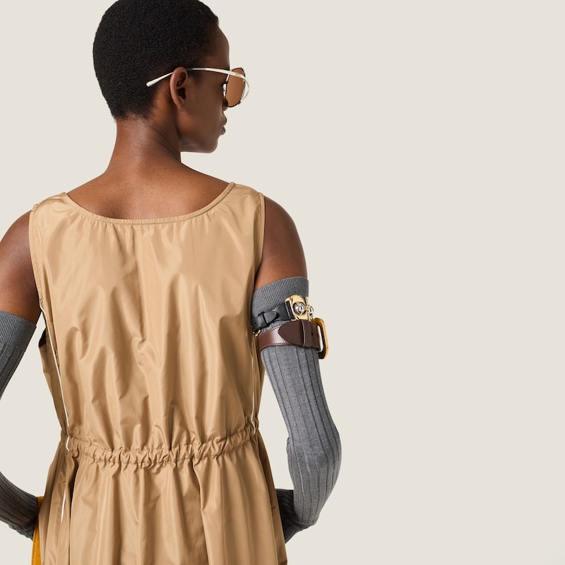 Robe en soie technique