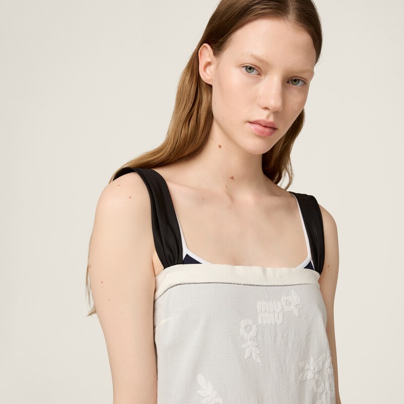 刺繡薄棉布連衣裙