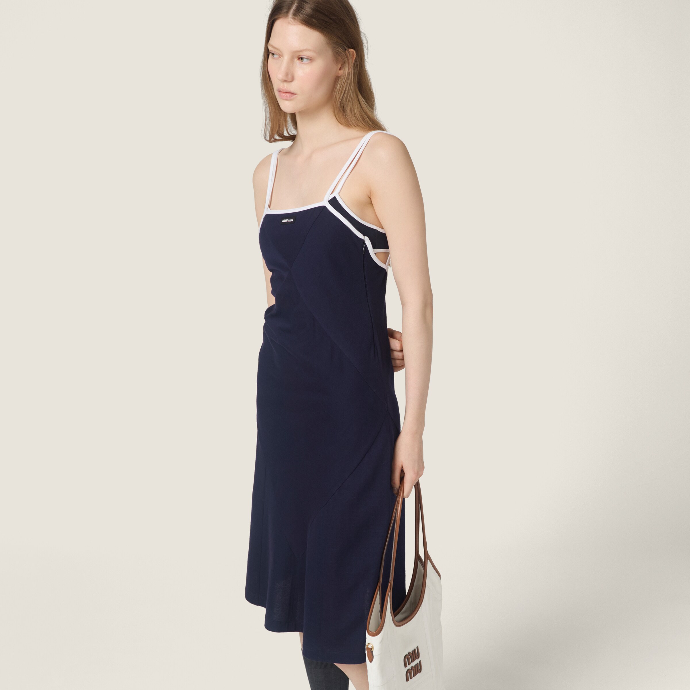 カジュアルを格上げ*miumiu*ロングストレッチジャージードレス 三越伊勢丹 | MIU MIU/ミュウミュウ通販 | リブ編み ジャージー