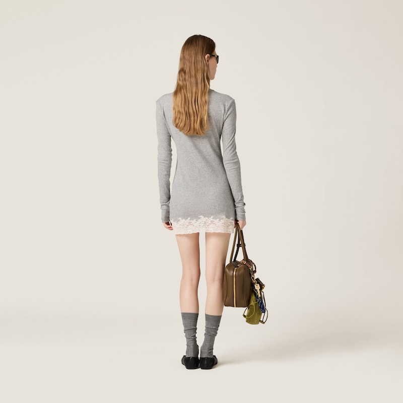 فستان من الجيرسيه المضلع والدانتيل