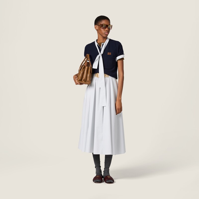 فستان ميدي بوبلين بزخرفة خطوط دقيقة