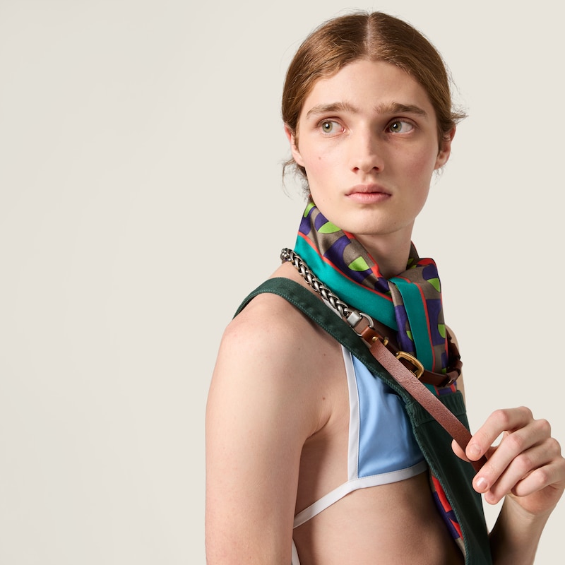 Abito grembiule in gabardine tinto capo