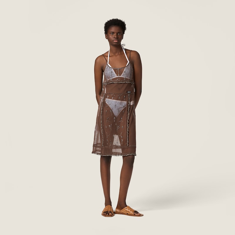 Vestido de tul adornado