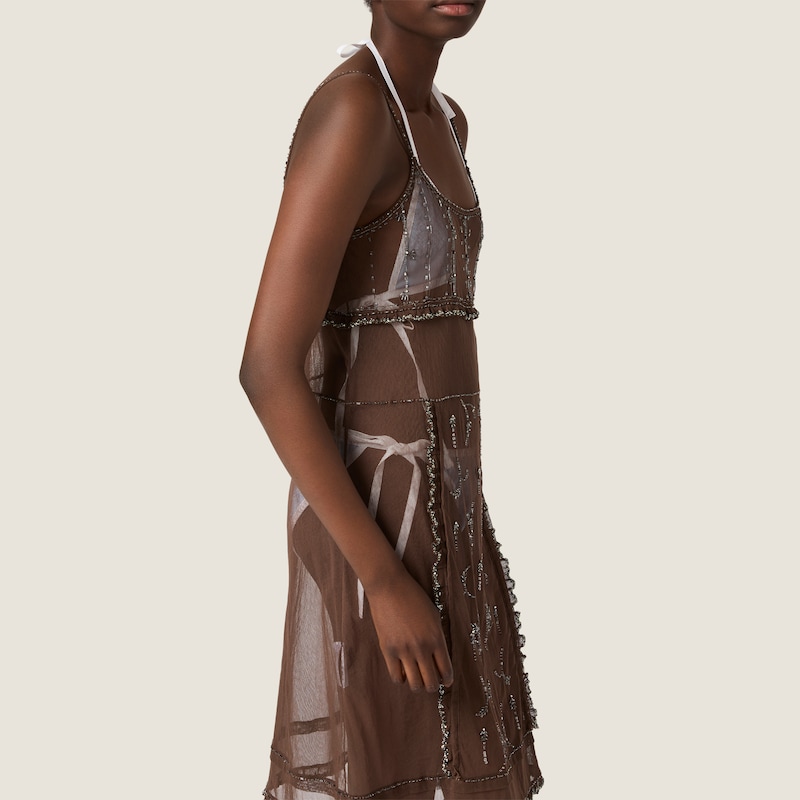Vestido de tul adornado