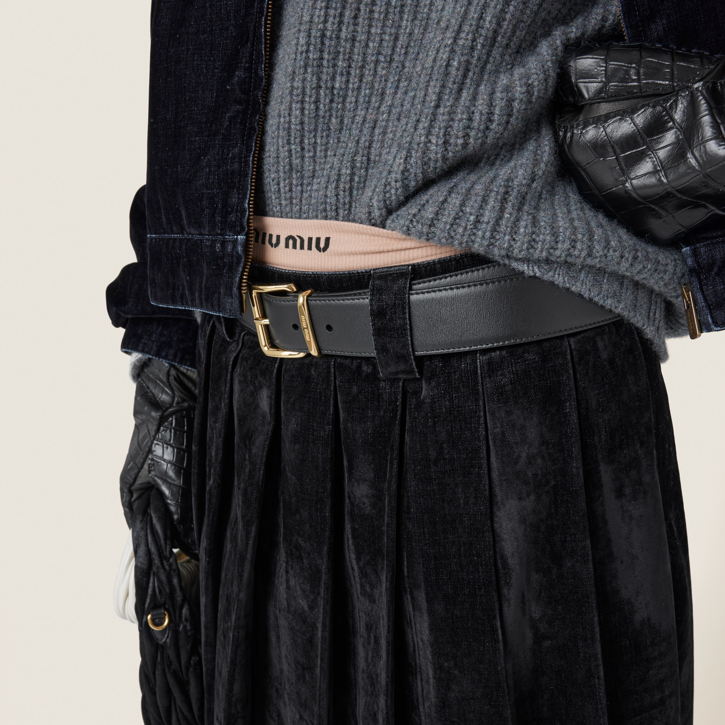 MIUMIU スカート MG1921 ブラック フロック加工 シャンブレー スカート | Miu Miu