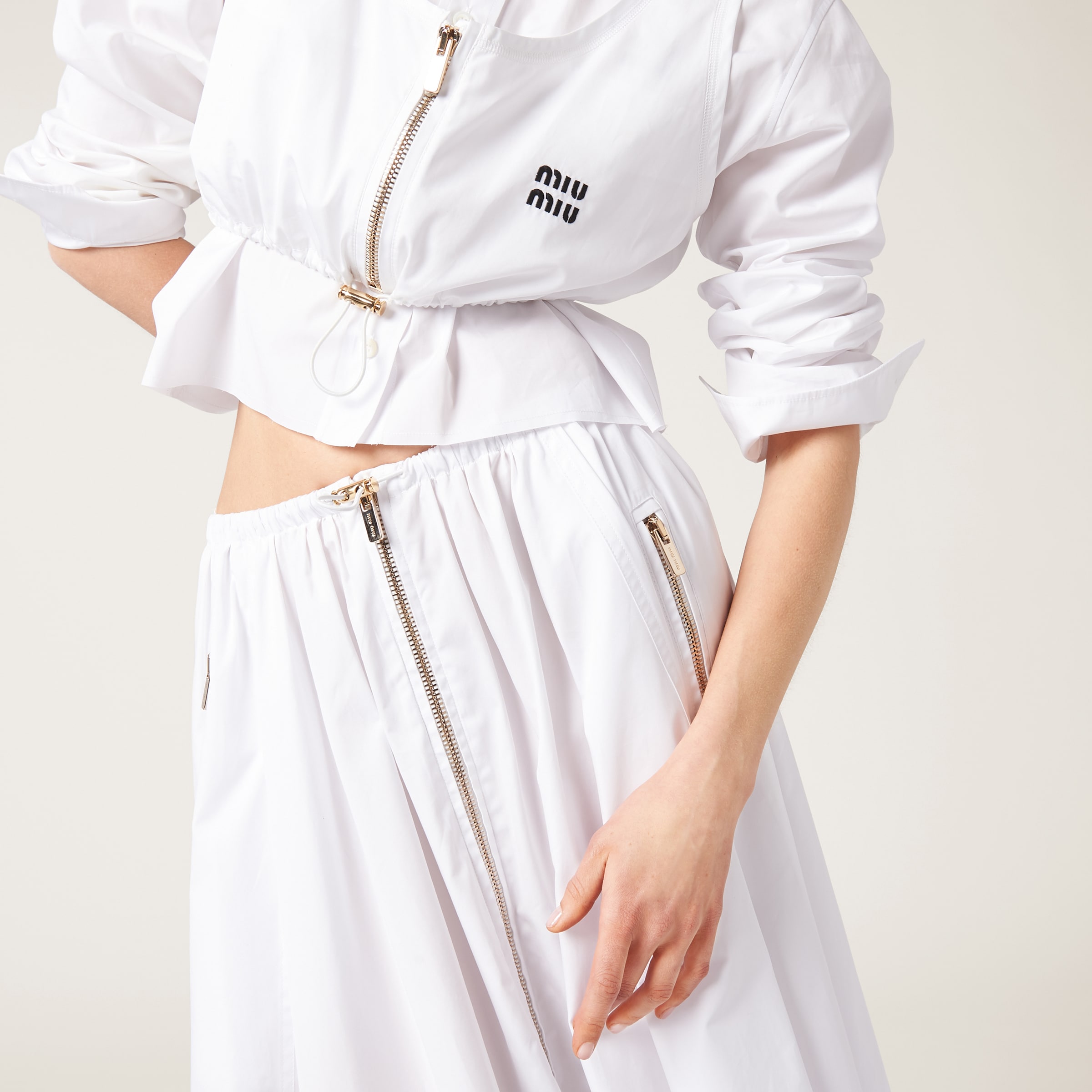 スカート MIU MIU Woman Skirt White MG220012OF F0964 Gray/white Poplin And Jersey Miniskirt | Miu Miu