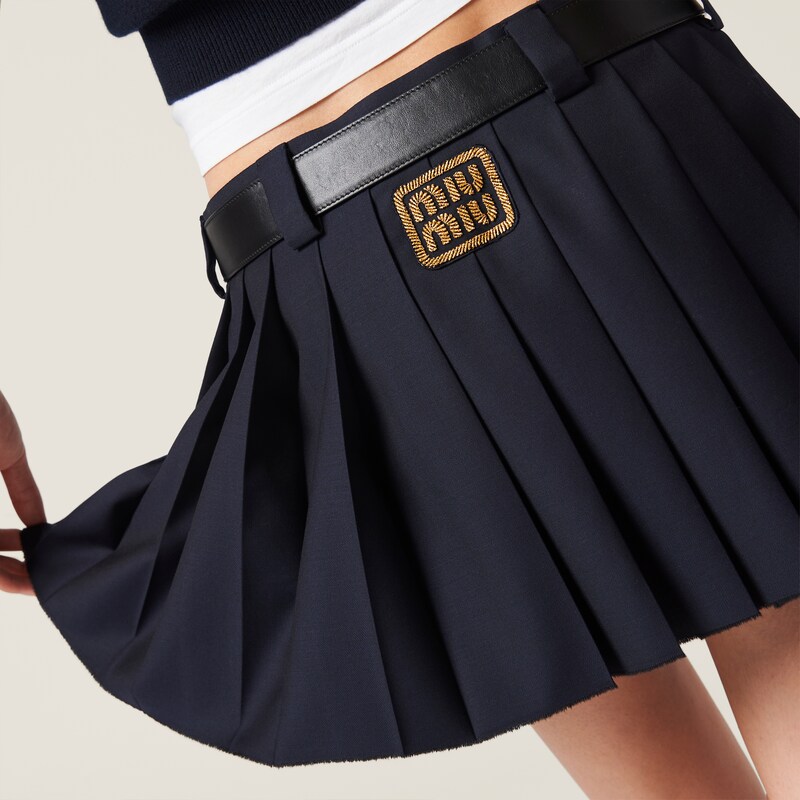 Jupe courte plissée en batavia