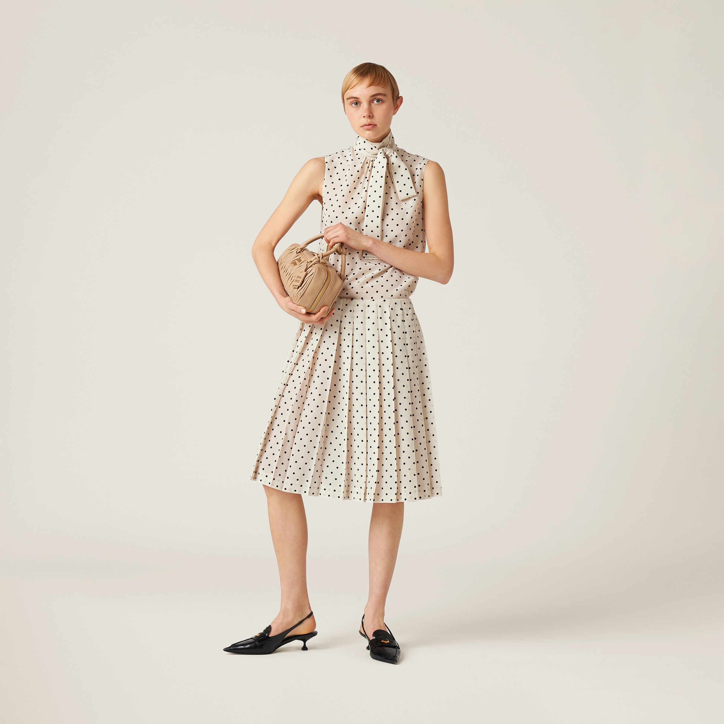 スカート MiuMiu SKIRT (MG2383SOOO1UPX F0065) ☆MiuMiu☆ナイロン ミニスカート (MiuMiu/ミニスカート) MG2042