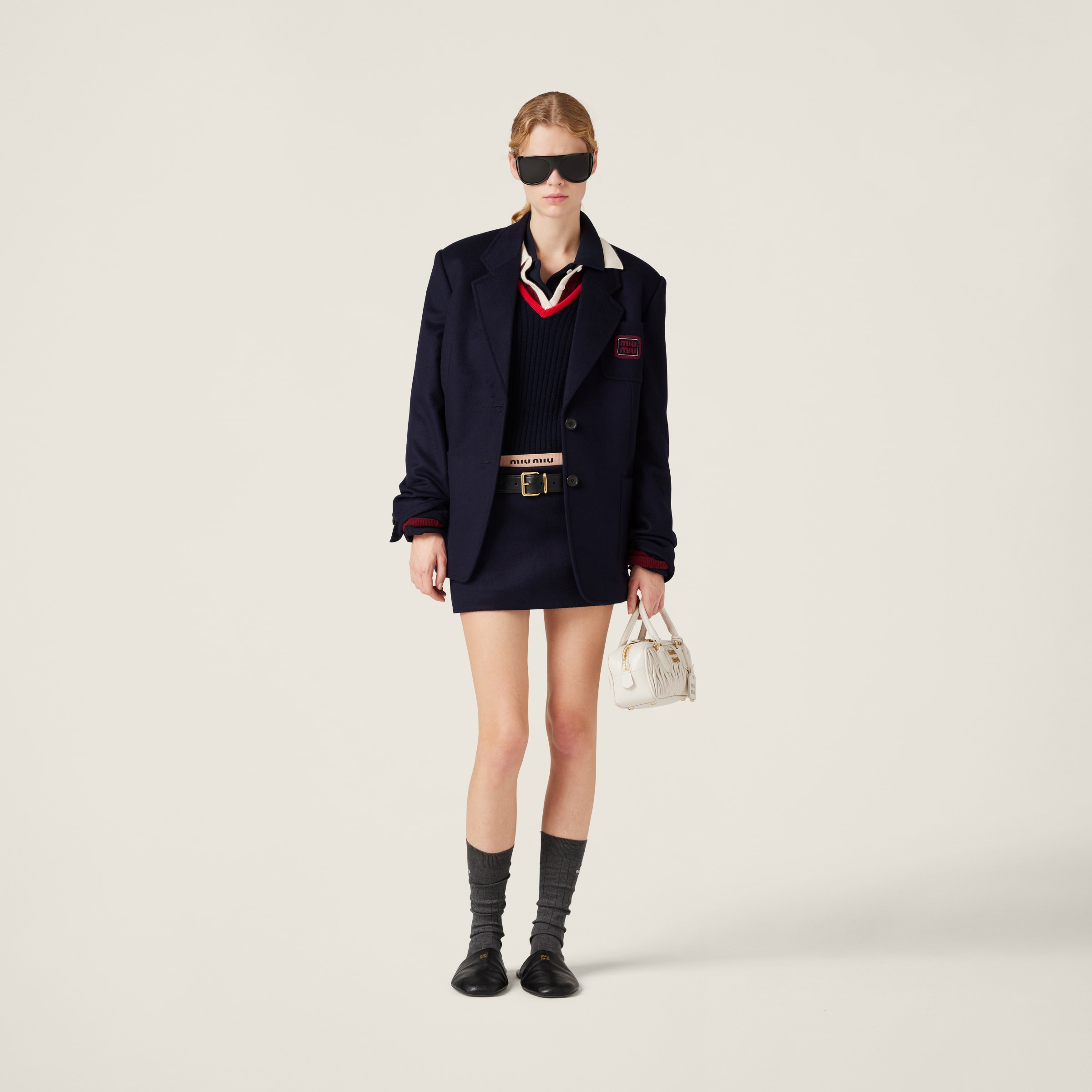 【2025年】エレガントファッションを上品に着 Navy Velour Miniskirt | Miu Miu その他