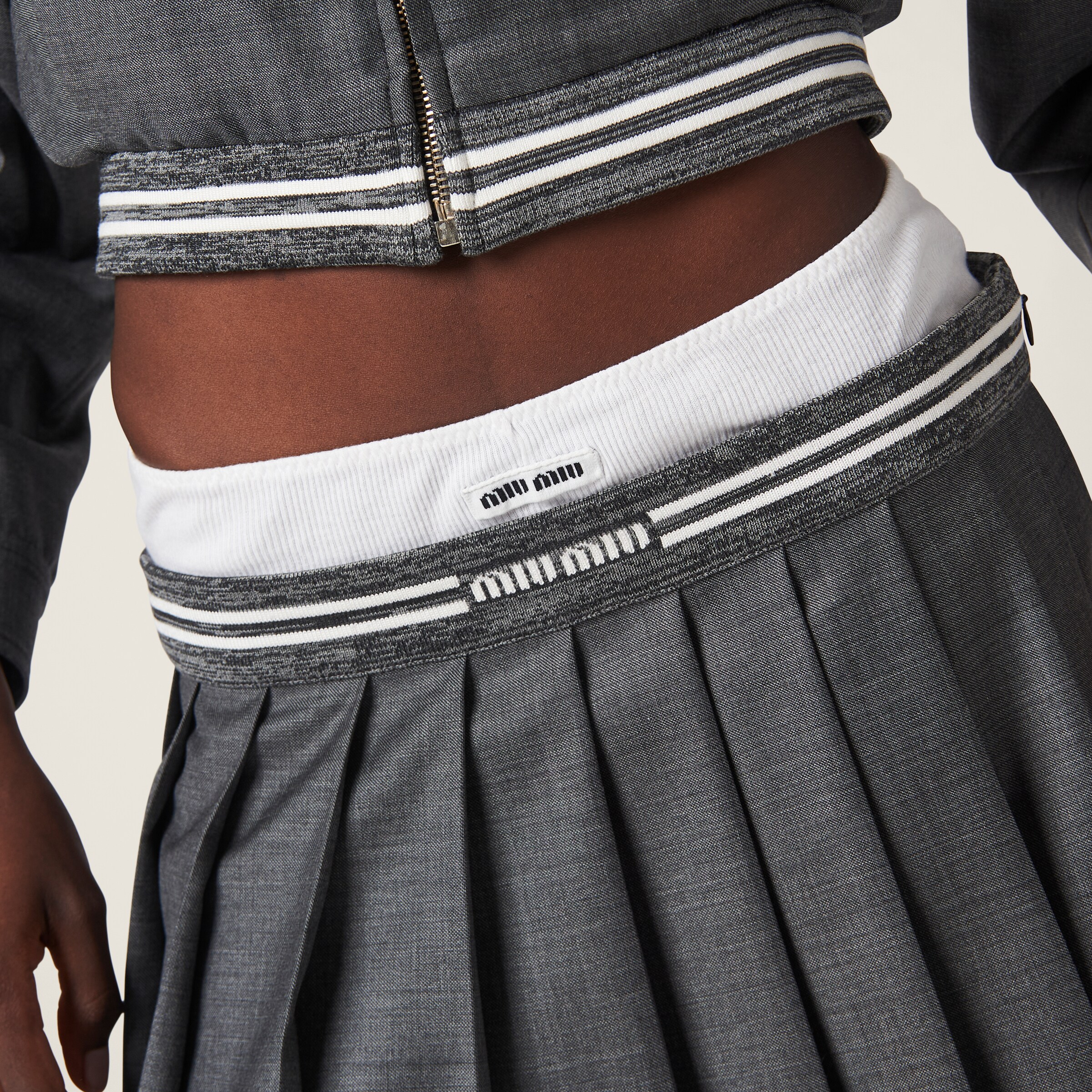 グレー グリザイユ ミニスカート | Miu Miu 