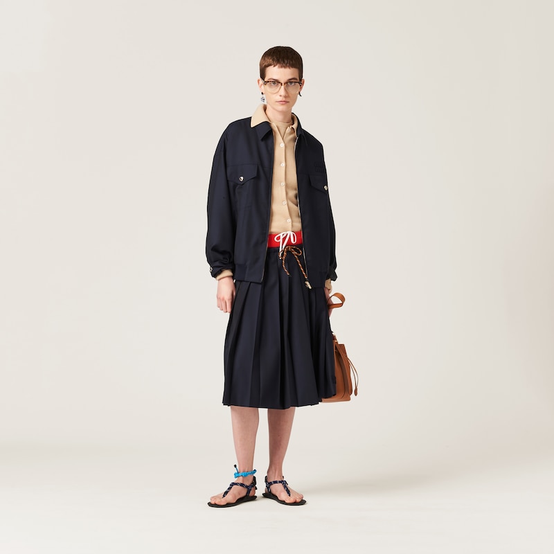 Saia pregueada em batavia