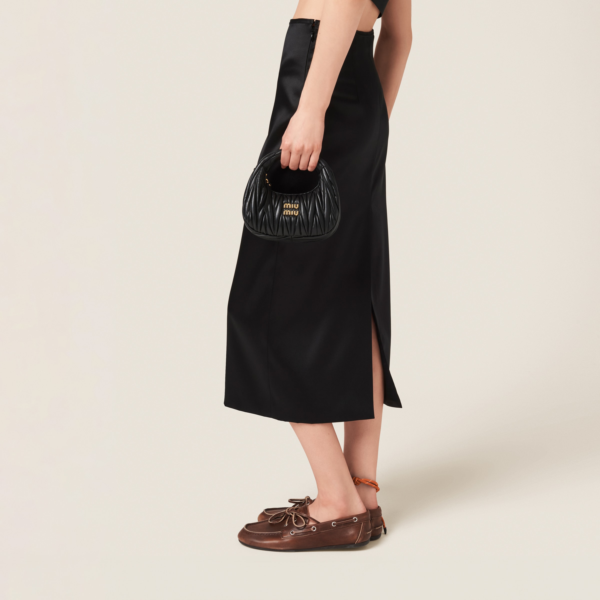 スカート MiuMiu Black stretch silk skirt (MG2247SOOO15AQ F0002) Black Stretch Satin Skirt | Miu Miu
