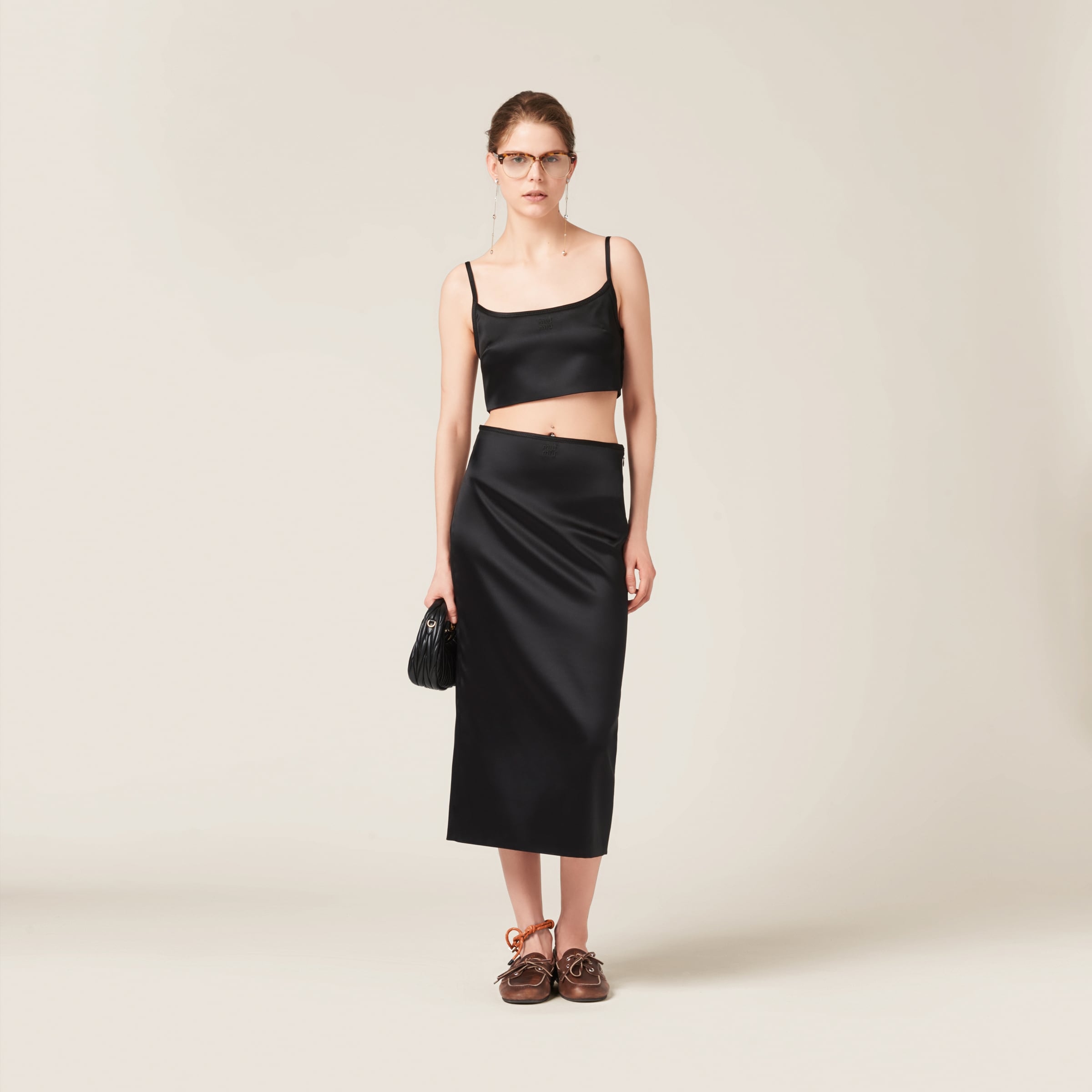 スカート MiuMiu Black stretch silk skirt (MG2247SOOO15AQ F0002) Miu Miu Black Stretch Silk Skirt – LOZURI®