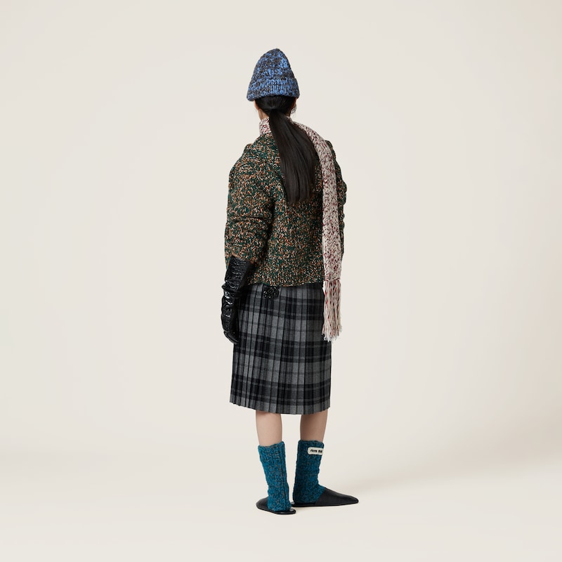 تنورة بنقشة مربعات مطرزة