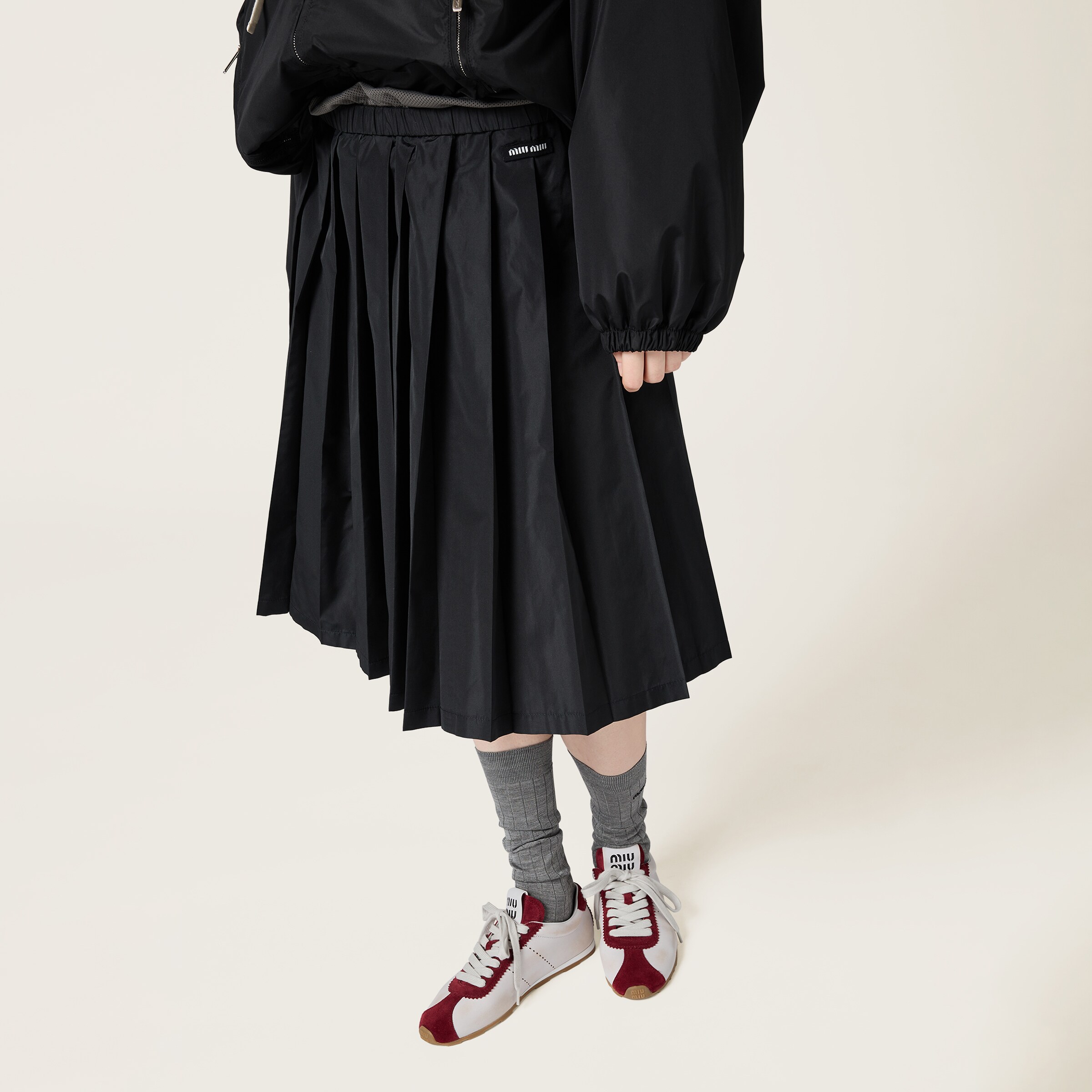 【MIU MIU】 テクニカル シルクスカート シルバーグレー テクニカルシルク ミニスカート | Miu Miu
