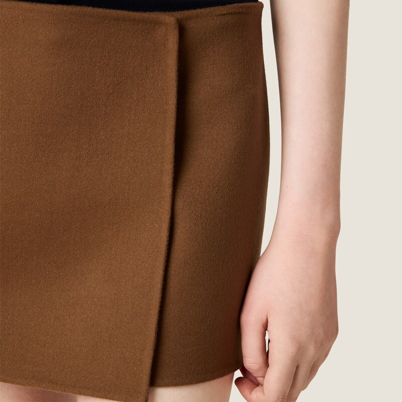 Double cashmere miniskirt