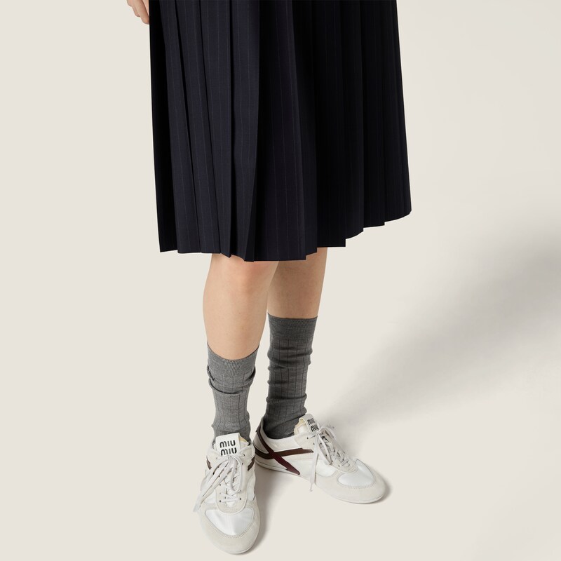 플리츠 핀스트라이프 미디 스커트