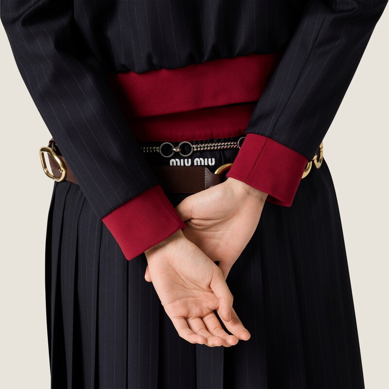 플리츠 핀스트라이프 미디 스커트