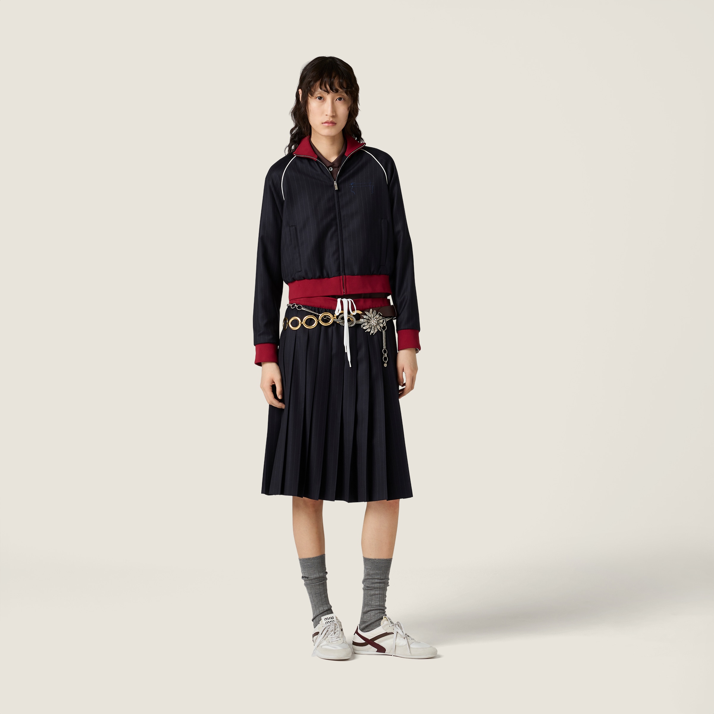 洗練された【MiuMiu】ピンストライプ ウール ブレザー 25SS新作 ネイビー プリーツピンストライプミディスカート | Miu Miu