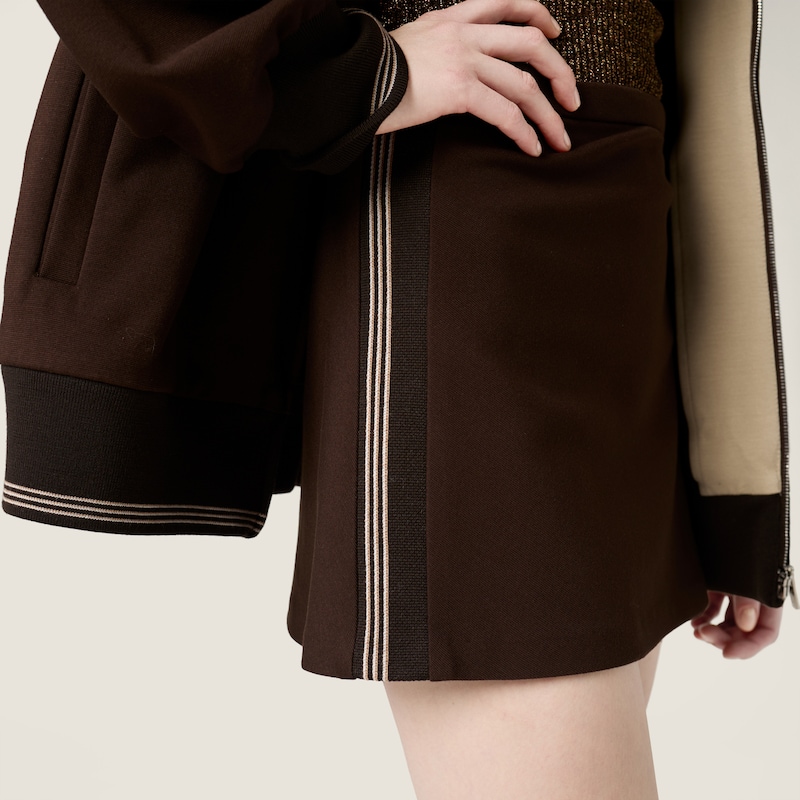 Strick-Minirock mit Stoffmuster