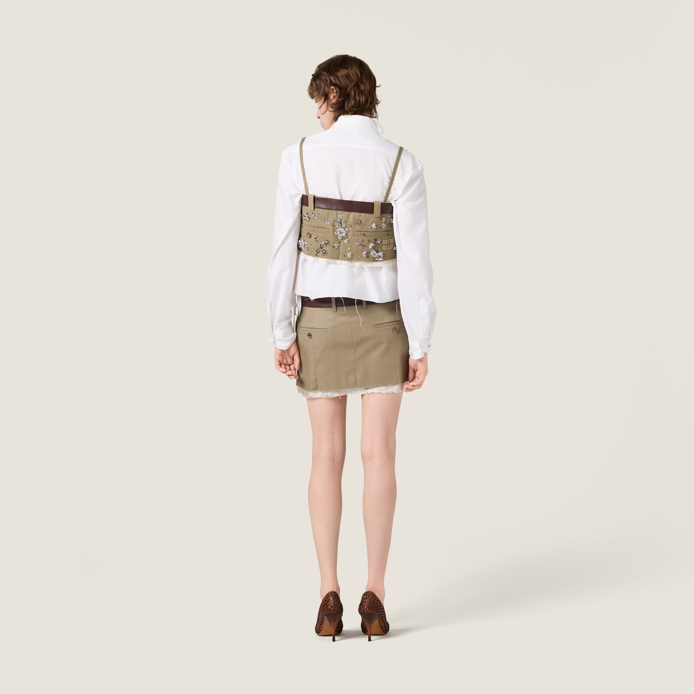 miumiu チノコットンミニスカート 刺繍入り チノ ミニスカート - コレクションコレクション | Miu Miu - 日本