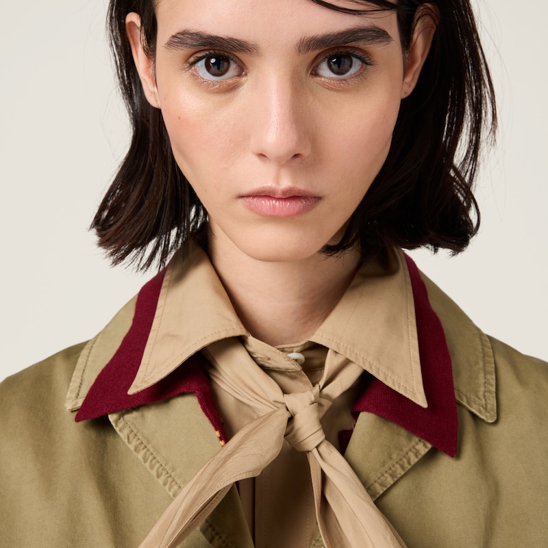 Chaqueta en satén de algodón teñido en prenda