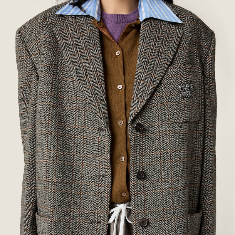 جاكيت شيفرون بصف أزرار