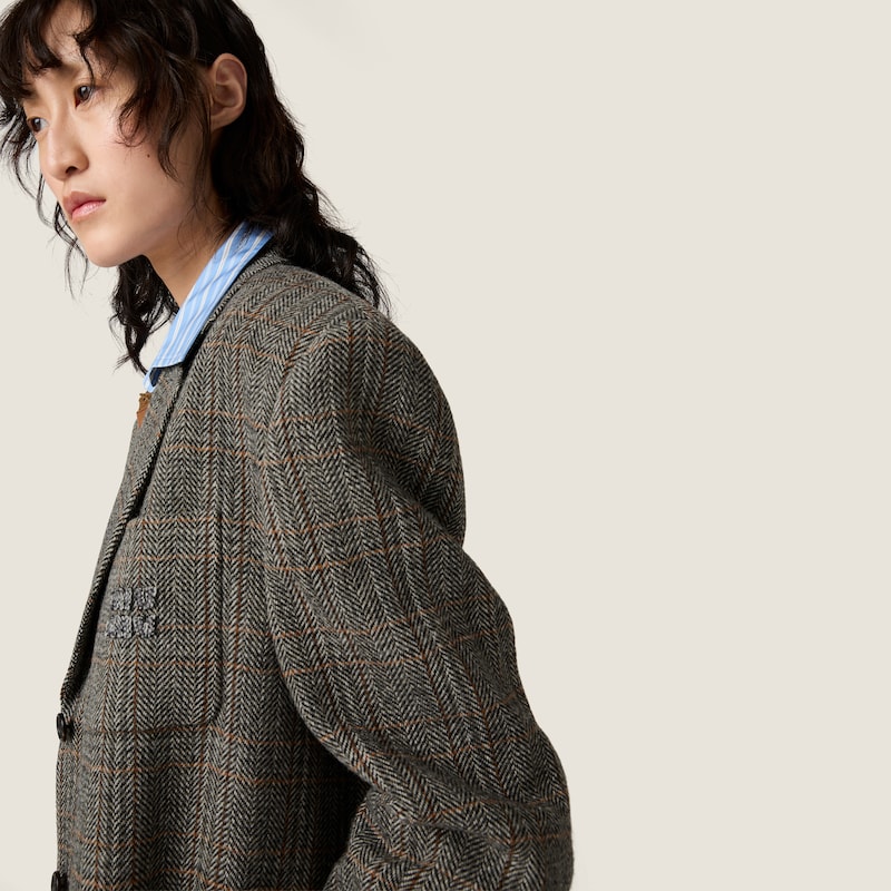 جاكيت شيفرون بصف أزرار