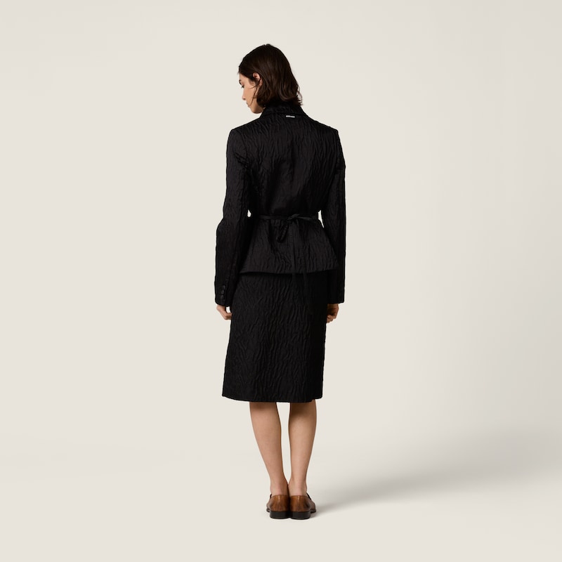 Einreihige Jacke aus Cloqué-Duchesse