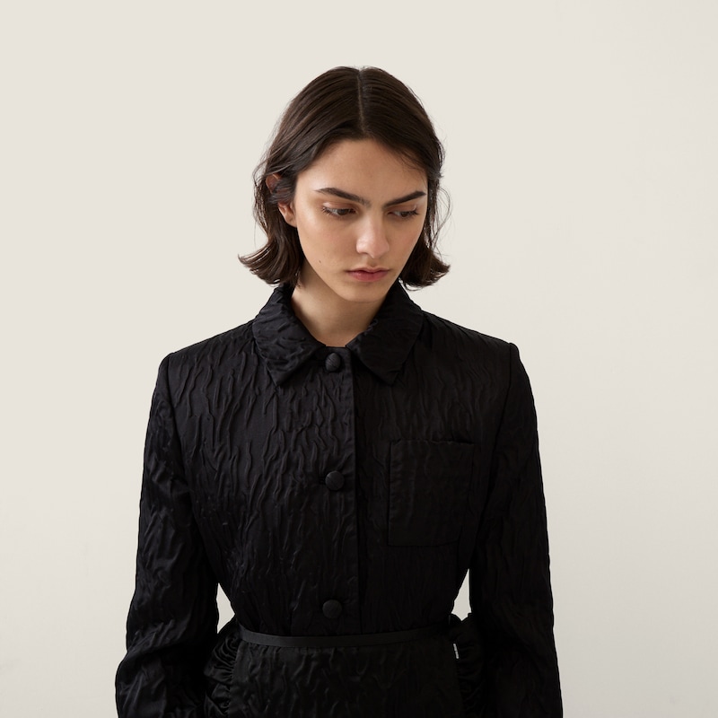 Einreihige Jacke aus Cloqué-Duchesse