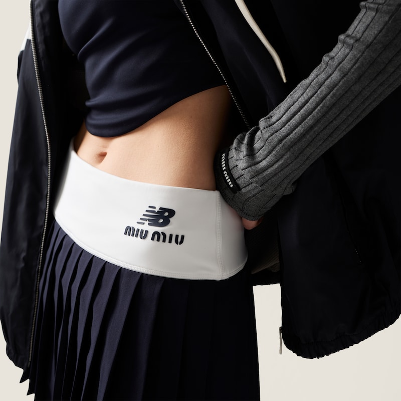 弹力科技平纹针织褶皱迷你半身裙