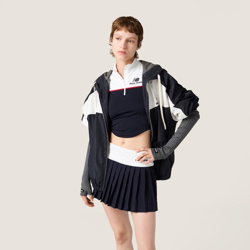 弹力科技平纹针织褶皱迷你半身裙