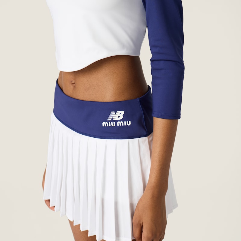 弹力科技平纹针织褶皱迷你半身裙