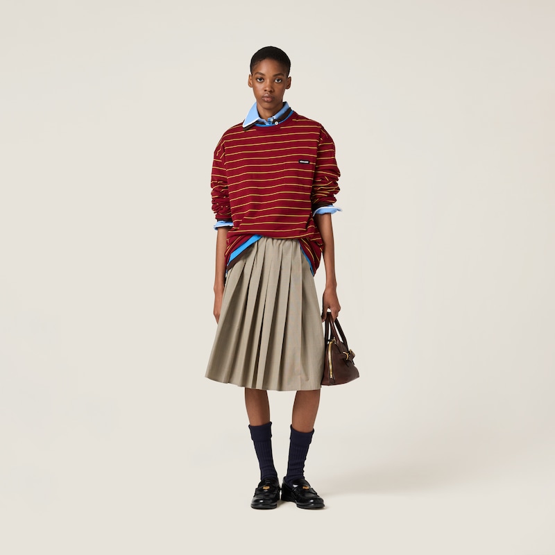 تيشيرت بأكمام طويلة من القطن الجيرسيه