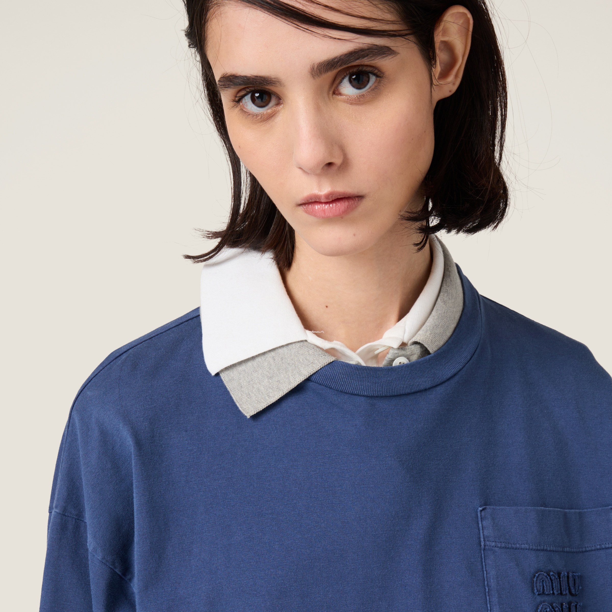 ミュウミュウ MIU MIU ガーメントダイ ジャージー 長袖TシャツMJL064_159E_F0589_S_OOO【インディゴブルー 】【送料無料】【正規品】 インディゴブルー ガーメントダイ ジャージー 長袖tシャツ | Miu Miu