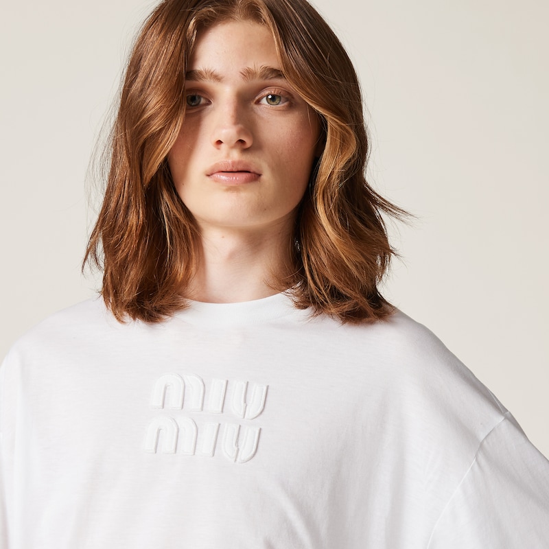 تيشيرت من القطن مزين بلوغو مطرز