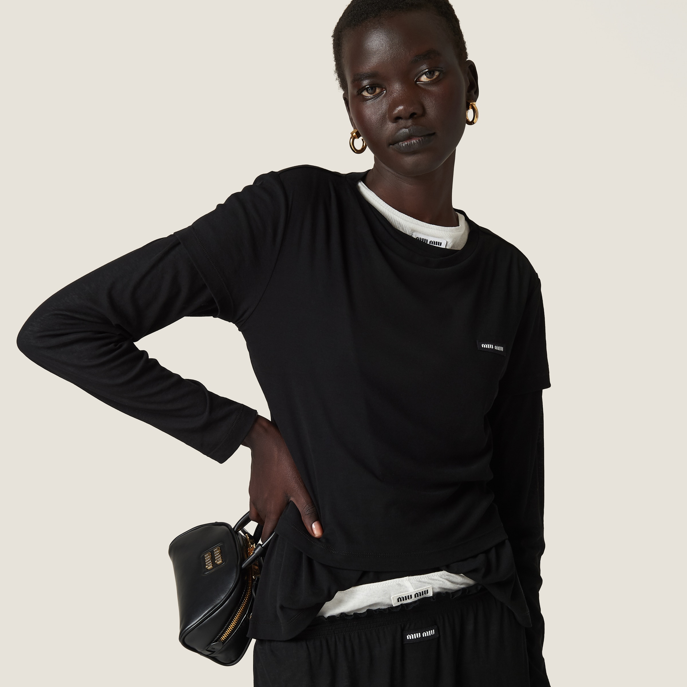 ブラック リブ編み ジャージー Tシャツ | Miu Miu ブラック リブ編み ジャージー Tシャツ | Miu Miu