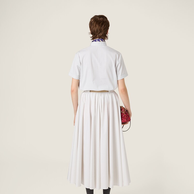 قميص بوبلين بخطوط دقيقة جداً