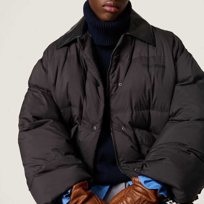Technical pongé cropped down jacket