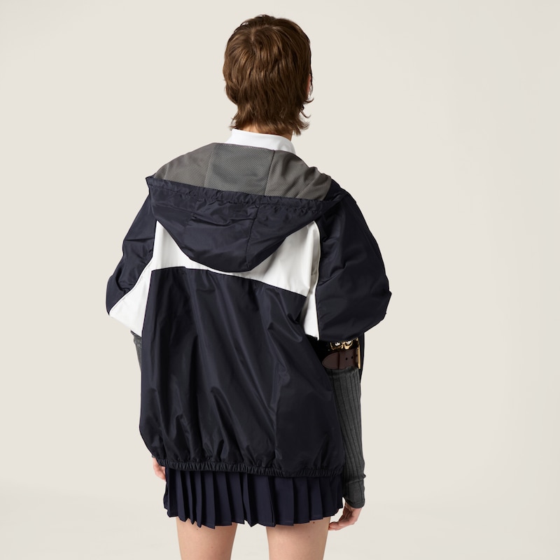 科技府绸连帽夹克