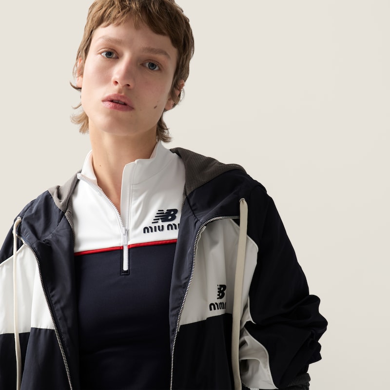 科技府绸连帽夹克