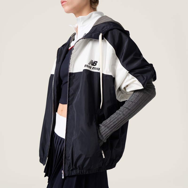 科技府绸连帽夹克