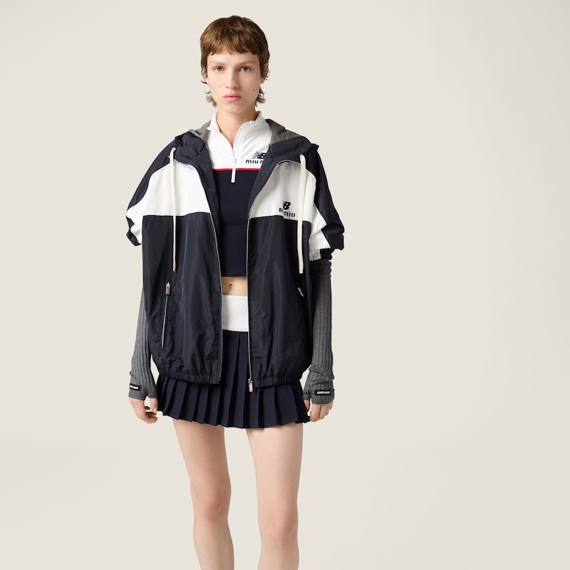 科技府绸连帽夹克