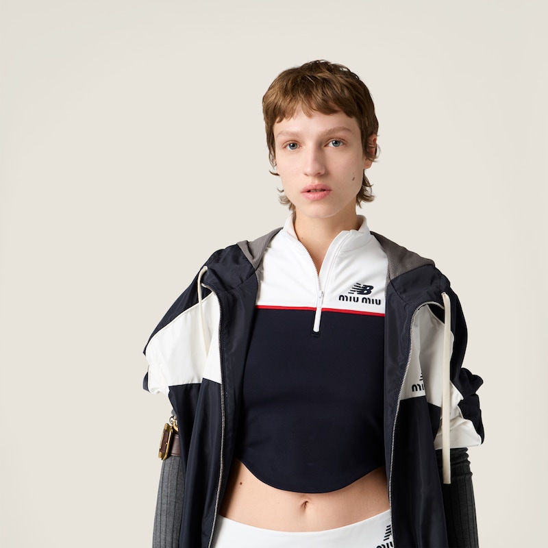 科技府绸连帽夹克