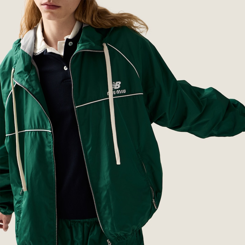 科技府绸连帽夹克