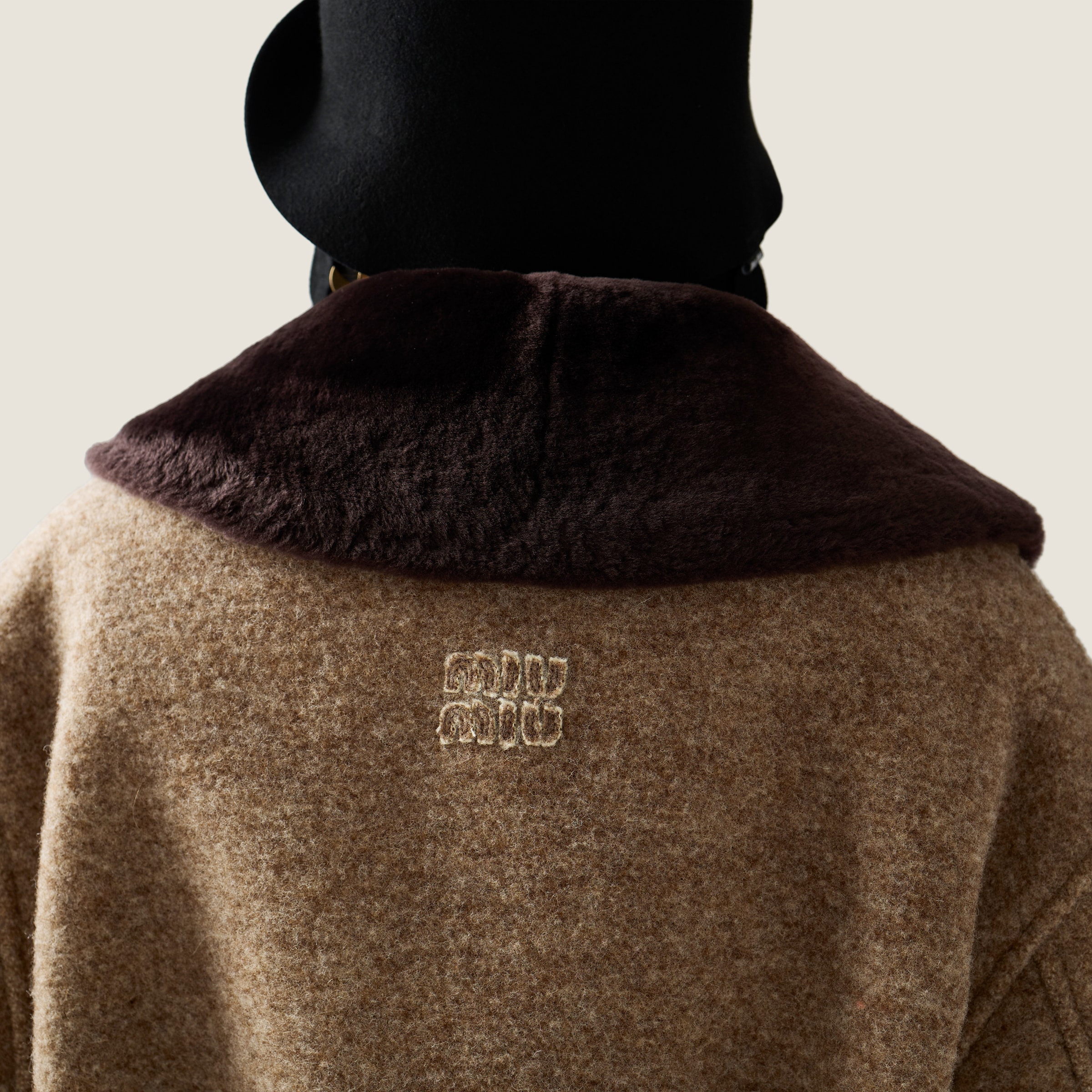 コードベージュ シェットランドウール ブルゾンジャケット | Miu Miu