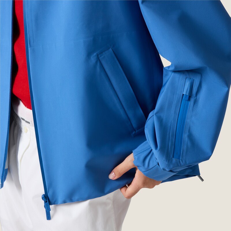 Technical fabric windbreaker