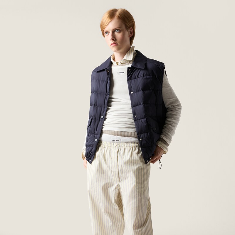 Technical pongé down vest