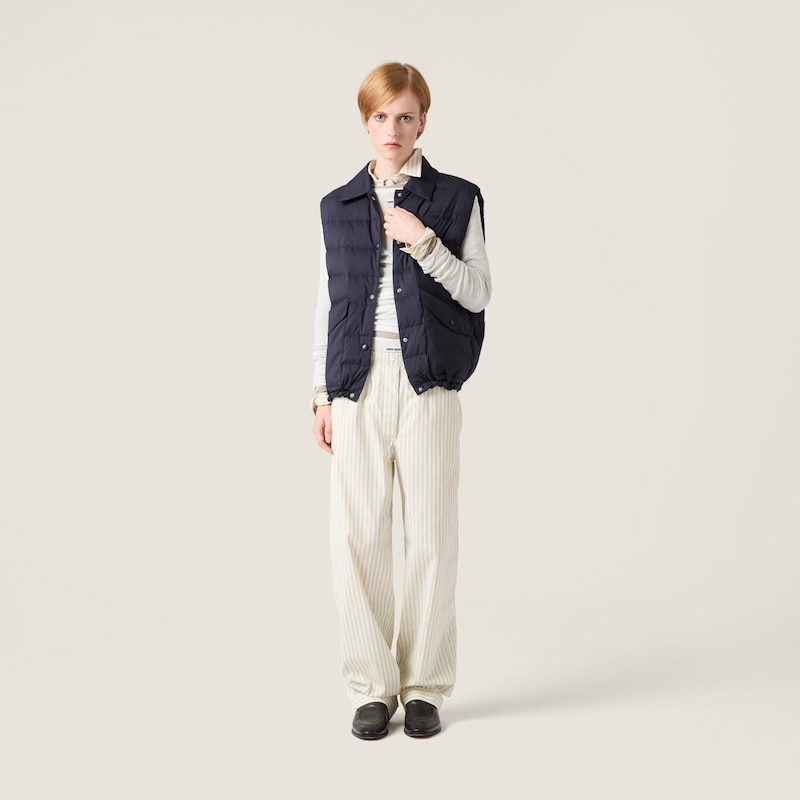 Technical pongé down vest